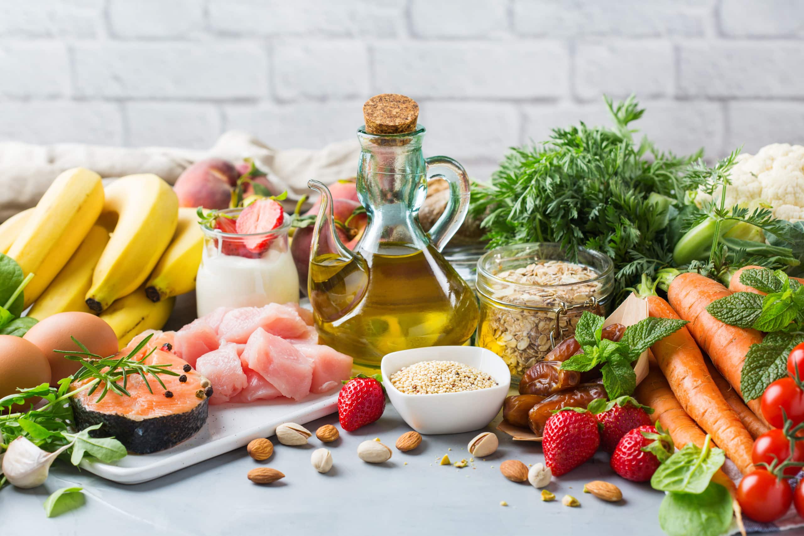 wide array of healthy foods to show a healthy diet for someone with diabetes